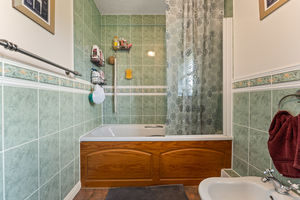 Family Bathroom- click for photo gallery